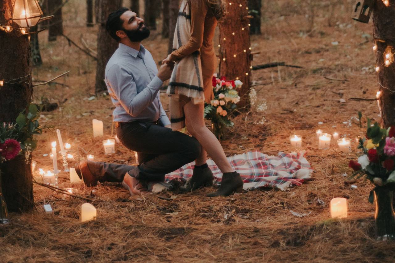 7 Engagement Photo Poses to Freeze Your Epic Love Story