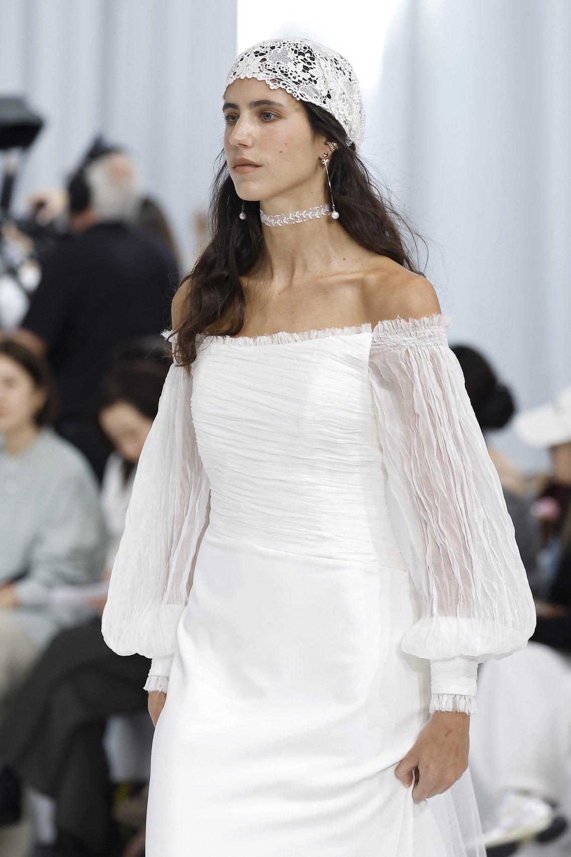 boho bride modelling Andrea Lalanza's latest 2026 bridal collection at Barcelona fashion week, wearing balloon sleeved dress