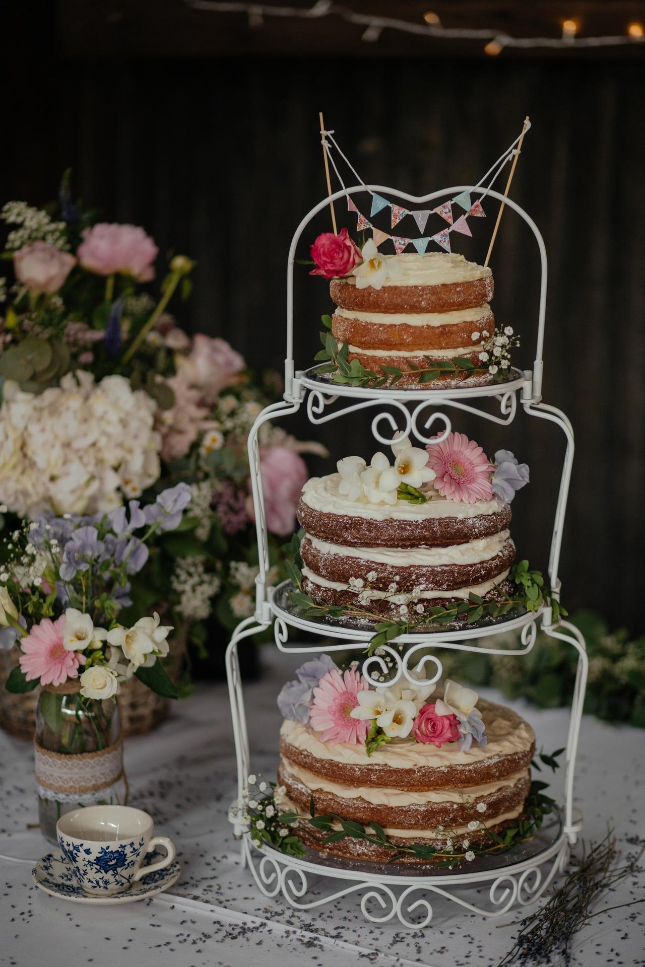 22 Naked Wedding Cakes for Stylish Celebrations - hitched.co.uk -  hitched.co.uk