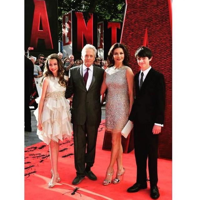 catherine-zeta-jones-her-husband-michael-douglas-and-their-children