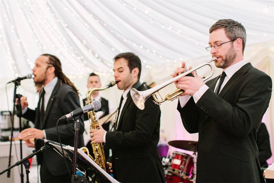 25 Questions to Ask Your Live Wedding Band, Musician or DJ