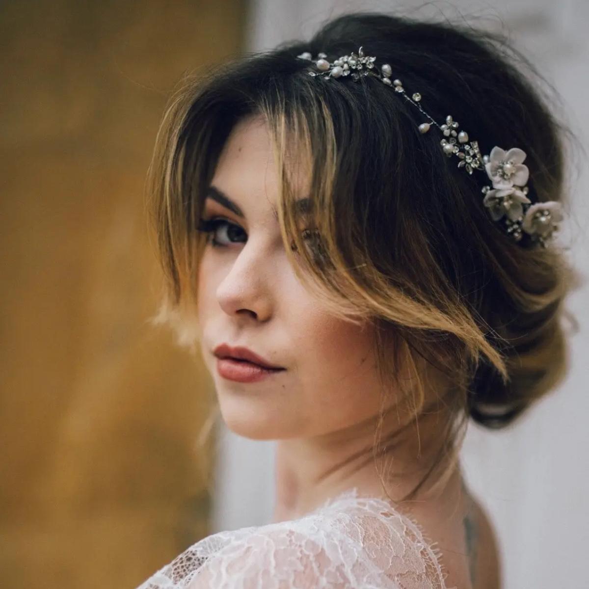 Kristal taşlı Tarak Tokamız. Hair Clip✨ #hairclips #headpiece #crown #tiara  #wedding #bridal #hair #hairstyles | Instagram