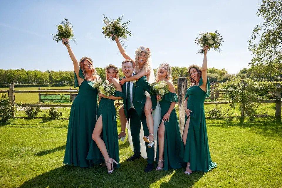 10 Impossibly Cute Bridesmaid Photo Ideas Your Crew Has To Try - Wilkie |  Bridesmaids photos, Wedding photos poses, Bridesmaid pictures