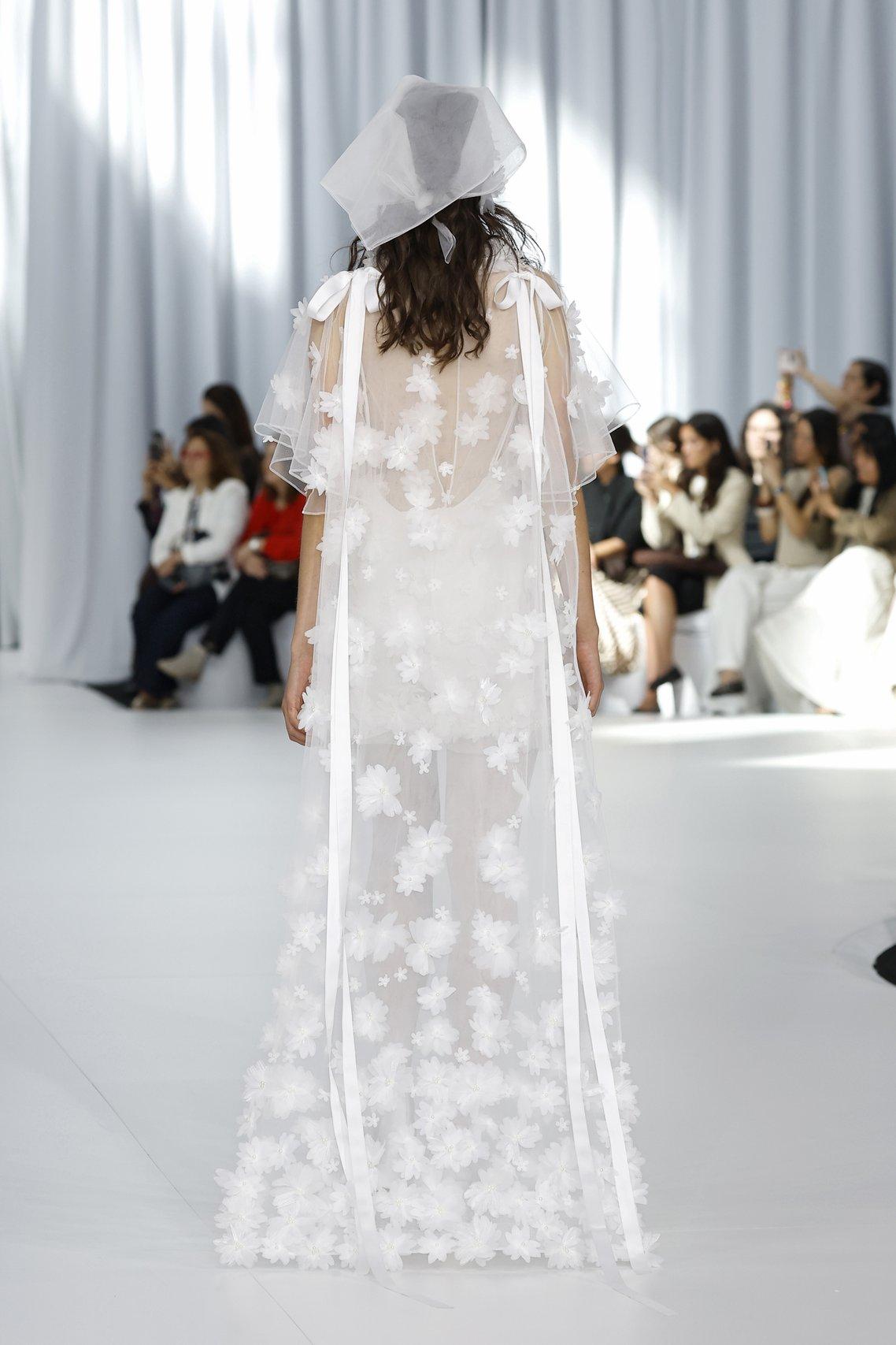 model for Immacle wearing an embellished, floral veil at Barcelona Bridal Week 2026