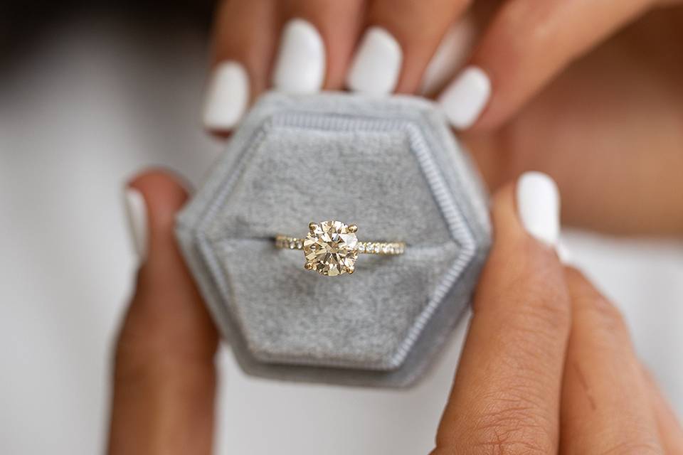 Pale yellow gold ring and diamond
