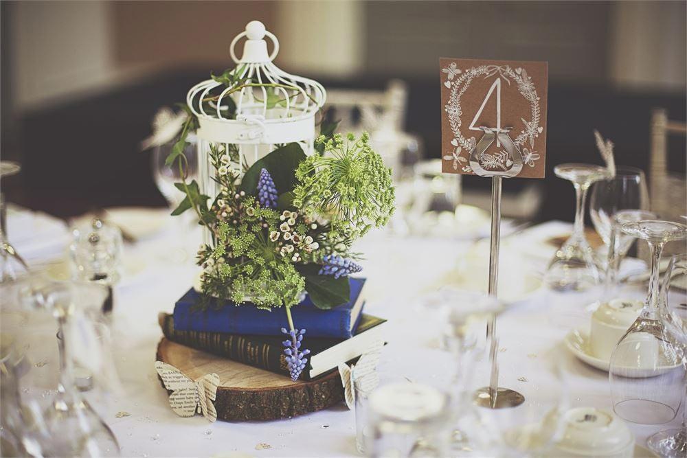 21 Beautiful Book Themed Wedding Ideas for Bookworms hitched