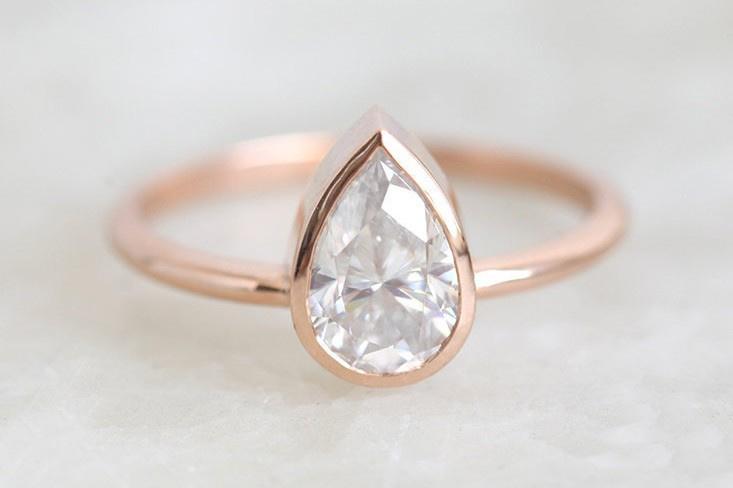 38 Pear Shaped Engagement Rings to Suit Every Bride - hitched.co.uk ...