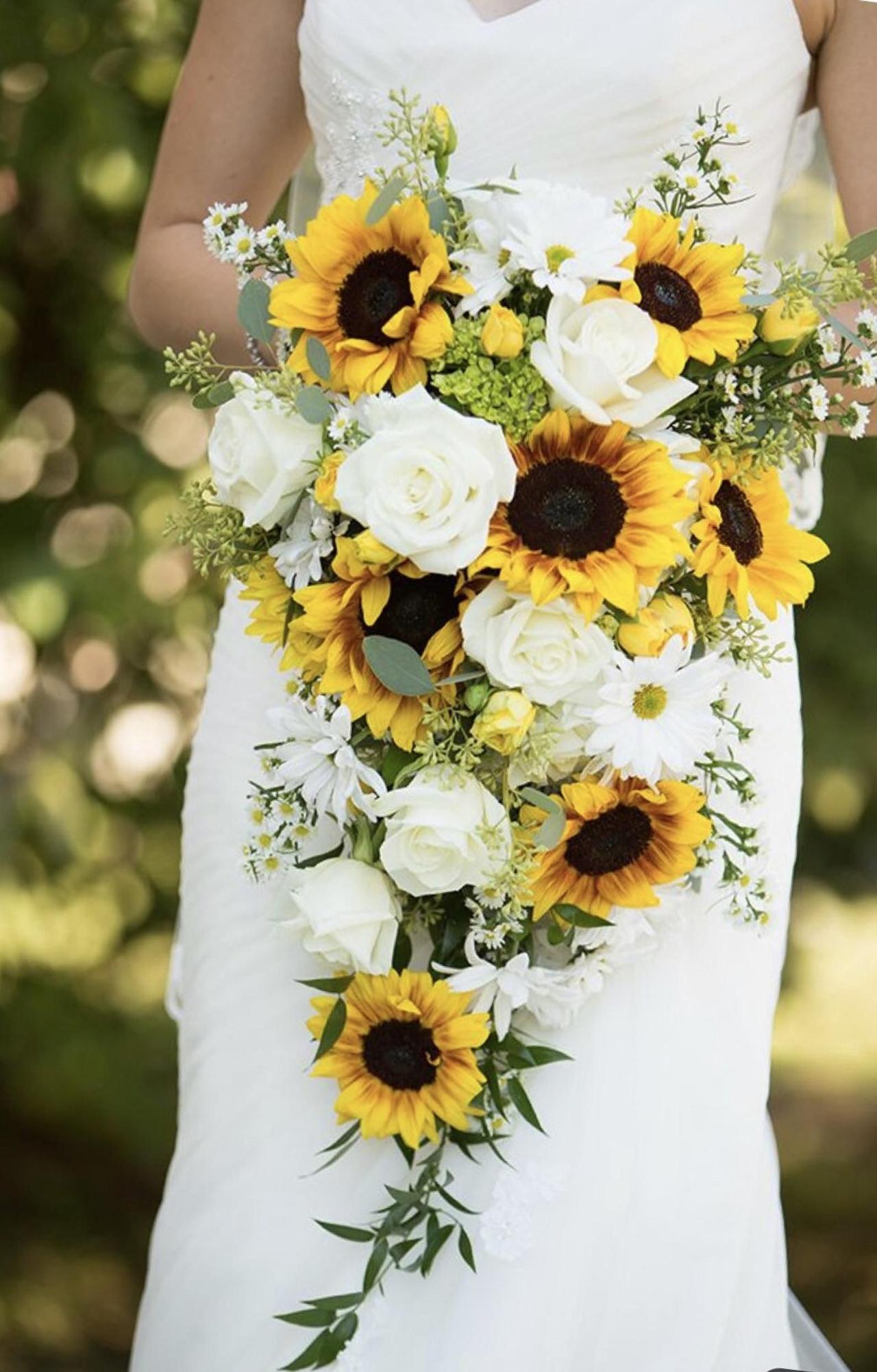 22 Stunning Sunflower Wedding Bouquet Ideas hitched