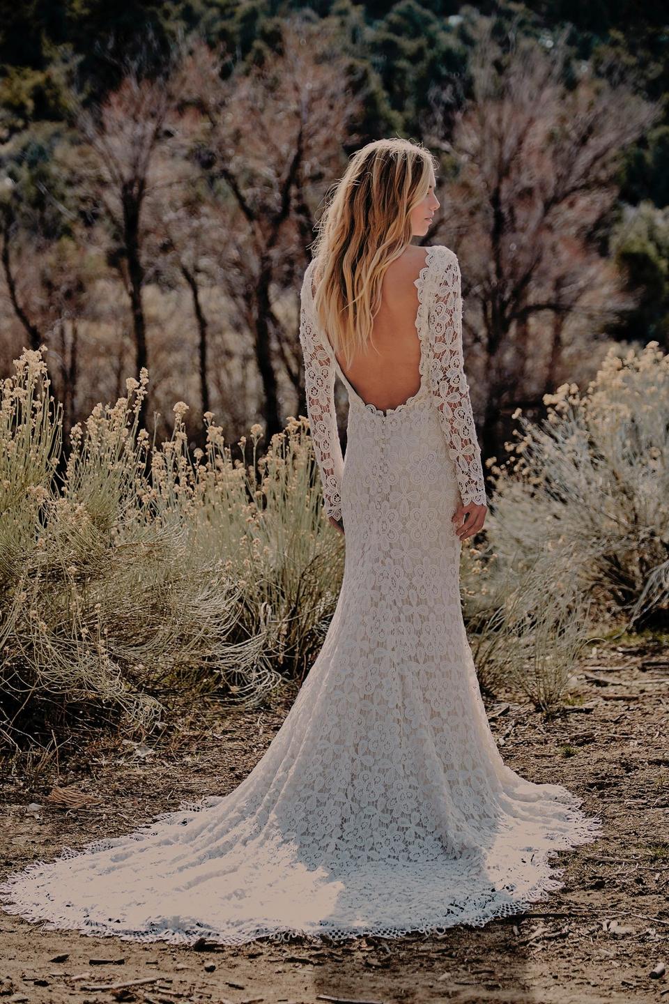 21 Stunning Fit and Flare Wedding Dresses for Every Kind of Bride ...