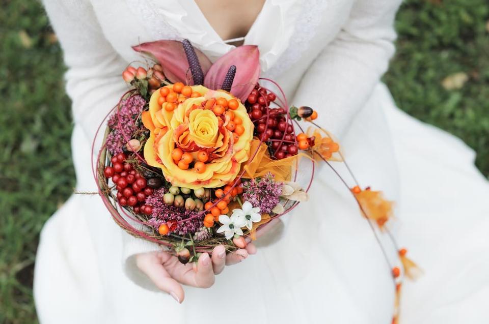 Stunning September Wedding Flowers - hitched.co.uk - hitched.co.uk