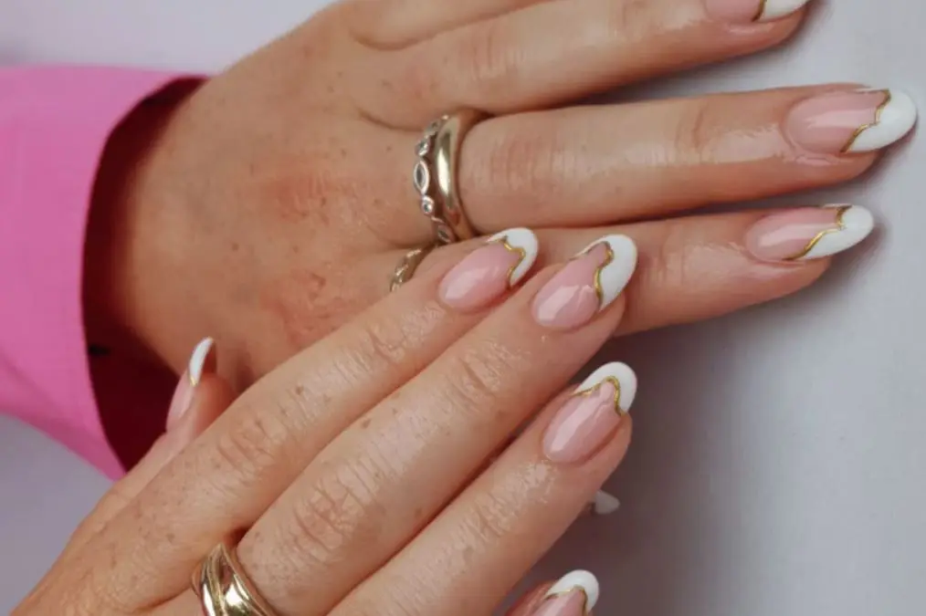 35 Almond Nails For A Cute Spring Update : White Heart French Tip Nails  with Daisies