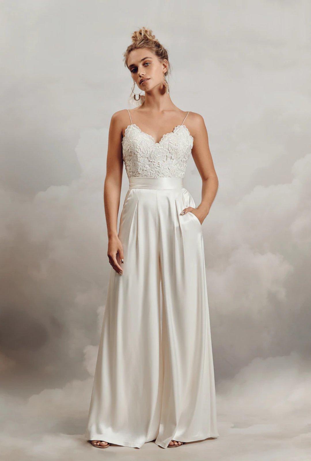 38 Best Courthouse Wedding Dresses & Sets for a Civil Ceremony | Vogue