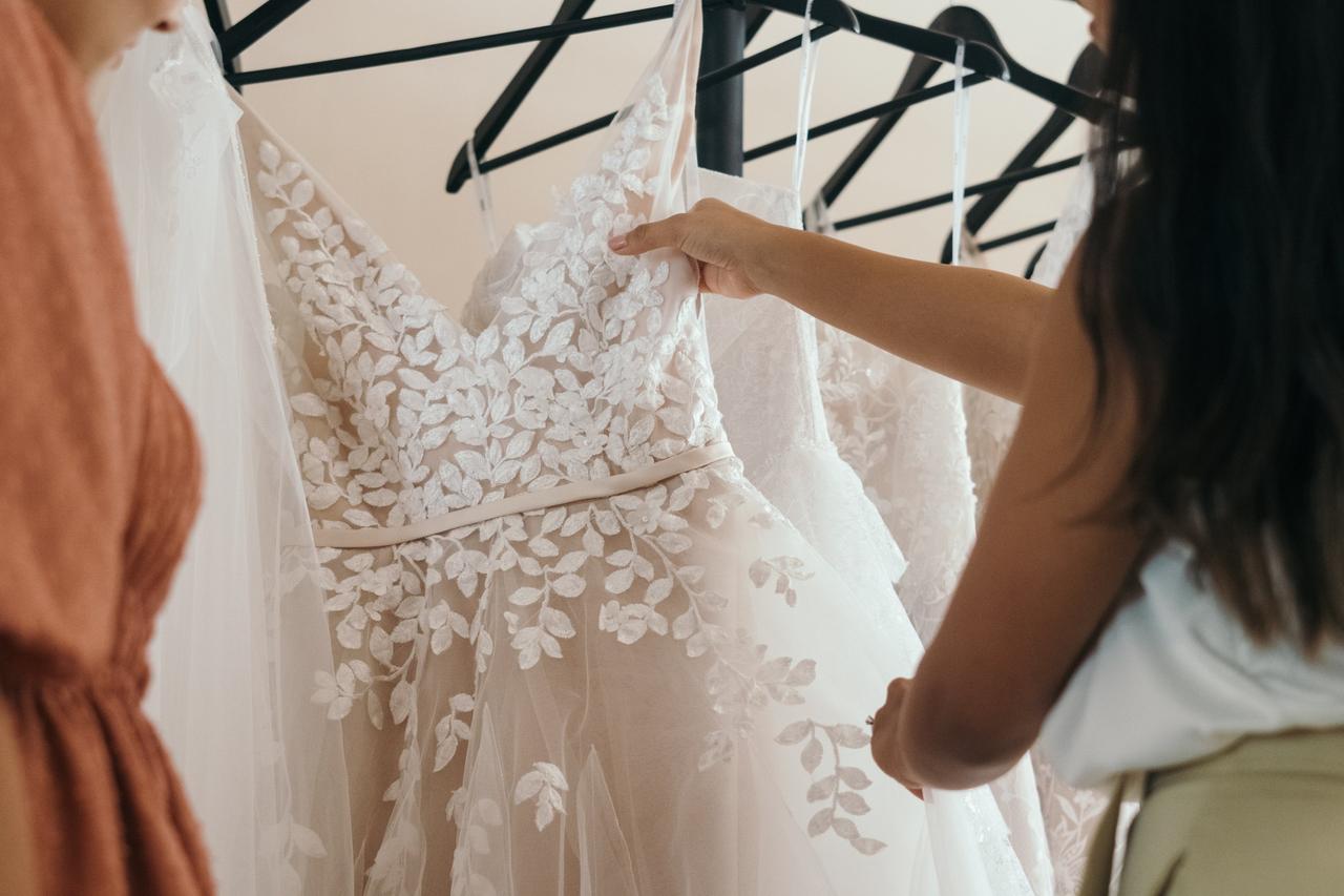 When to Buy Your Wedding Dress