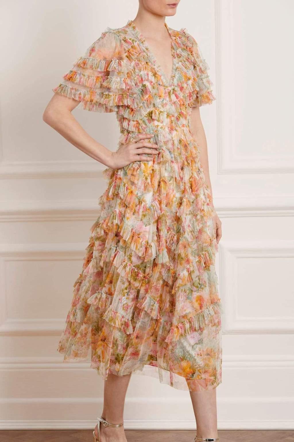 Model wear pastel floral dress with v neck and ruffles
