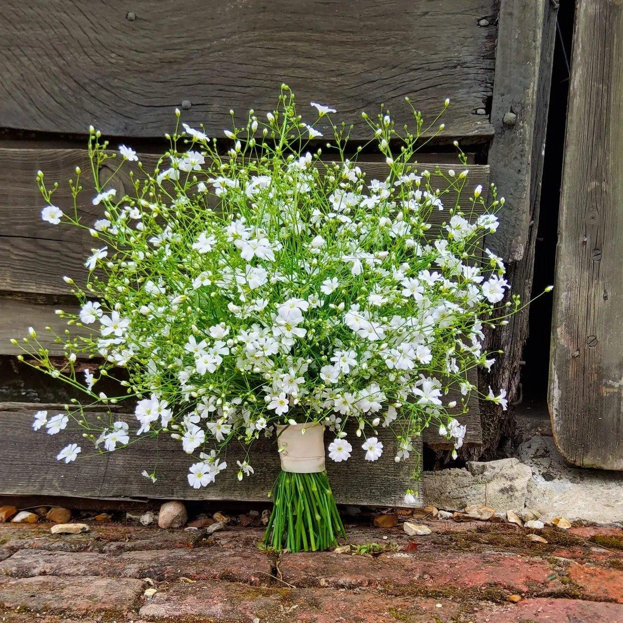 simple wedding flowers bouquets