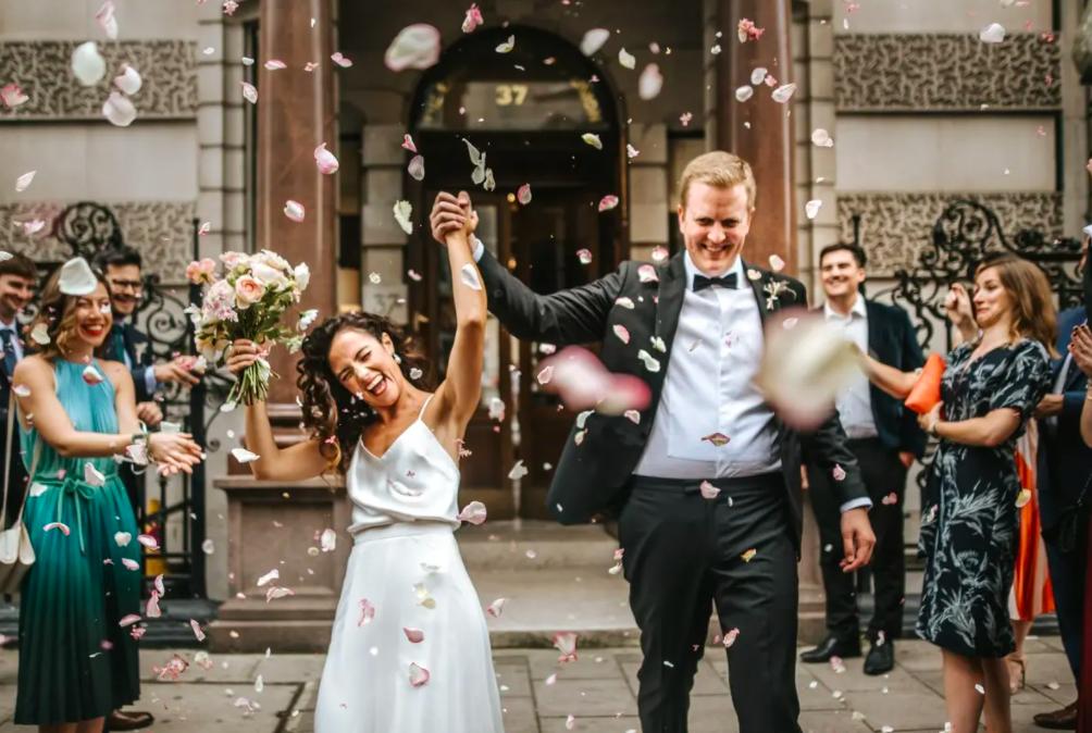 Fun Photographer's Top Tips For Epic Wedding Confetti Photos