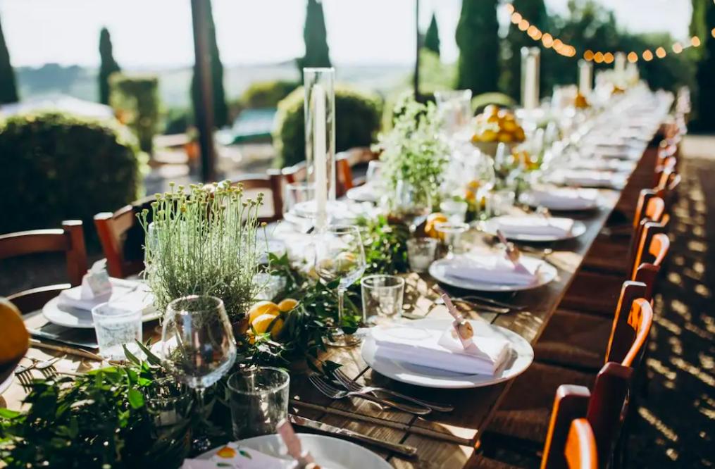 44 Wedding Table Decoration Ideas to Level Up Your Tablescape