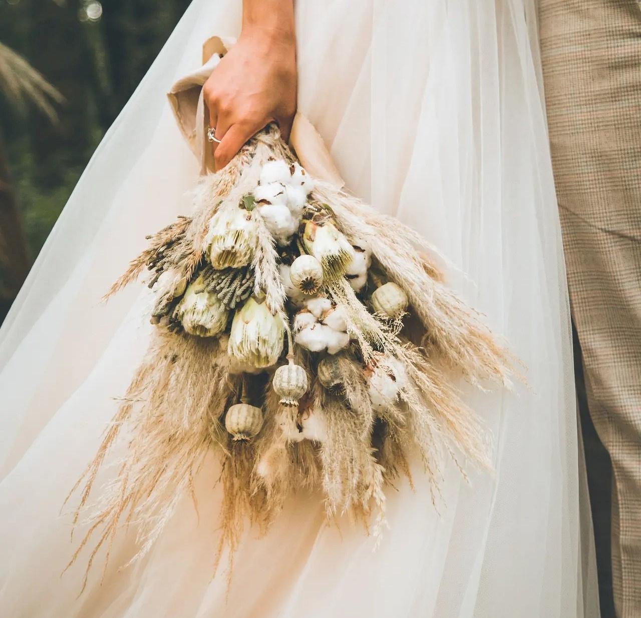 Laurel Dried Flower Bridal Bouquet / DRIED wedding flowers UK – DRIED  Limited