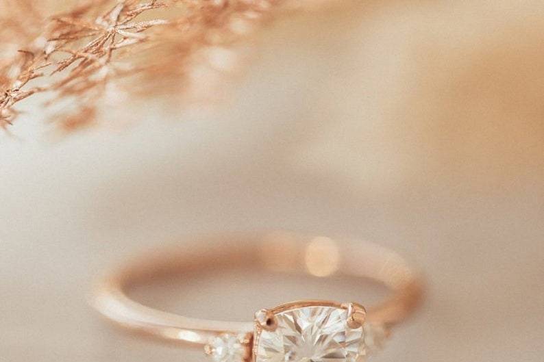 Bianca: Oval Diamond Ring in Rose Gold | Ken & Dana Design