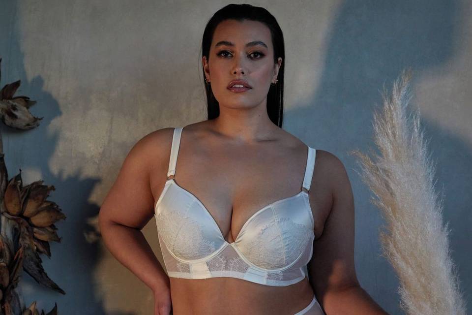 Plus Size Bridal Lingerie: 28 Stunning Sets & How to Choose Them