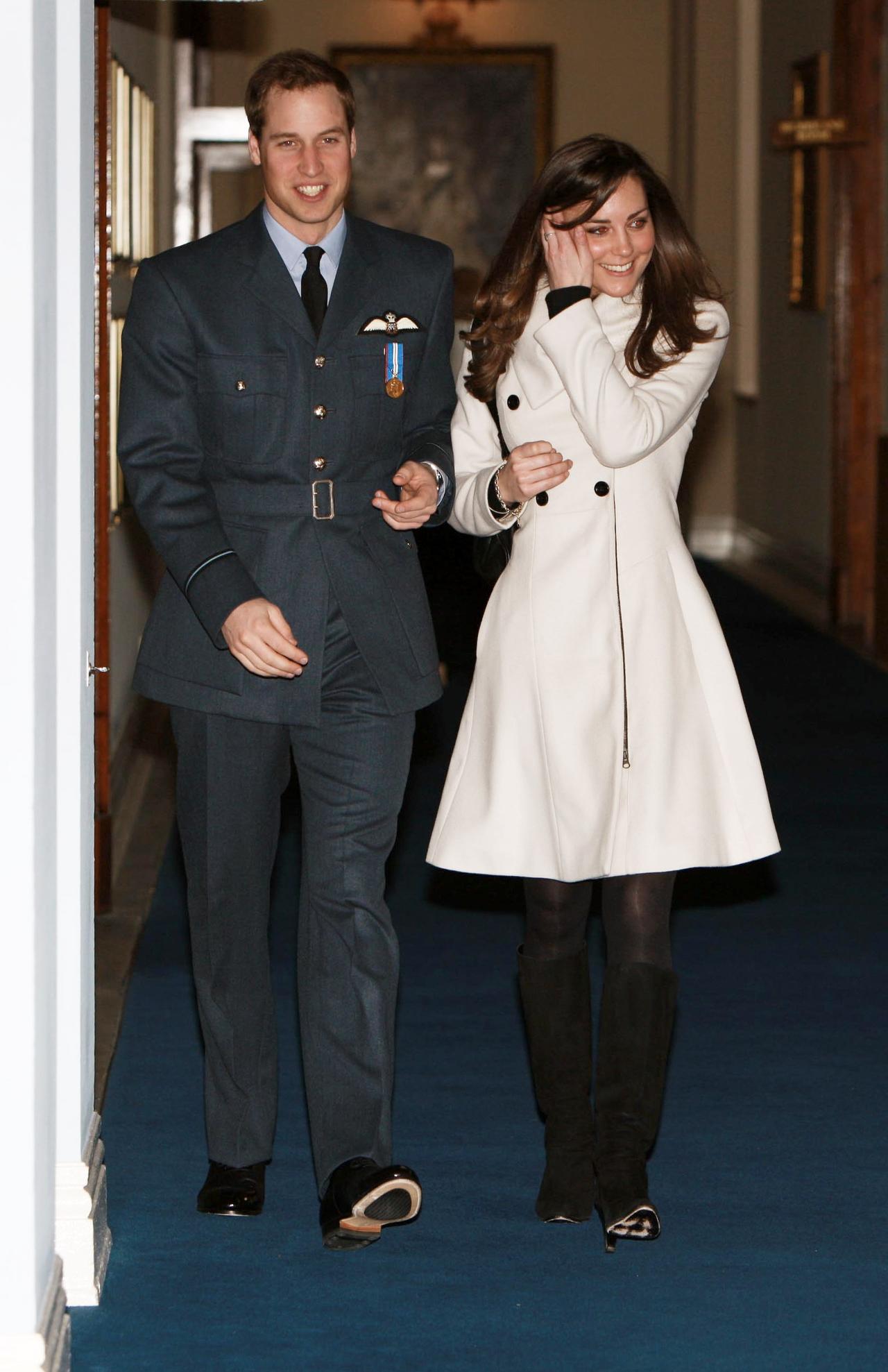 Kate Middleton and Prince William smile at his graduation