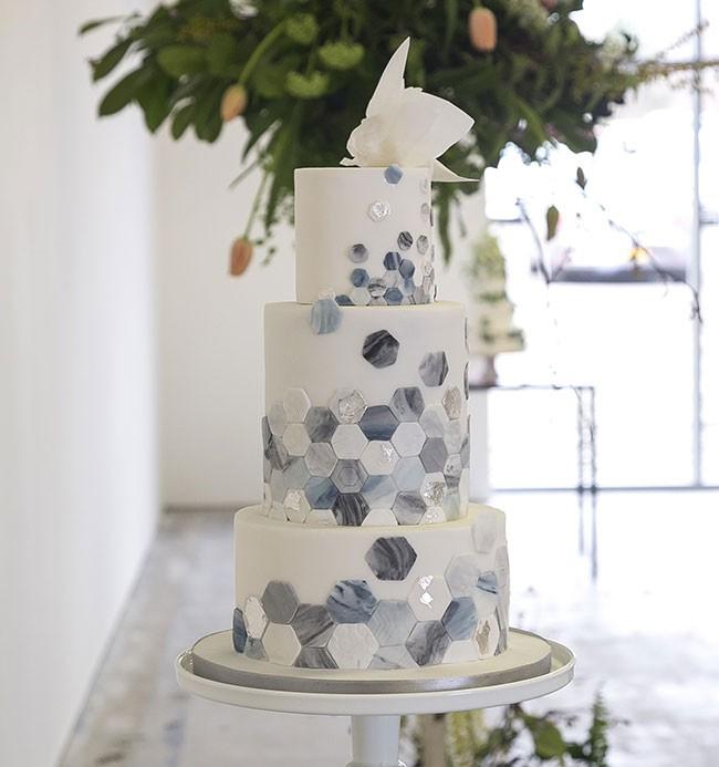 happy-hills-marble-hexaon-wedding-cake