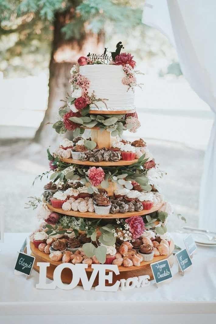 19 Two-Tier Cakes to Inspire Your Wedding Dessert Table