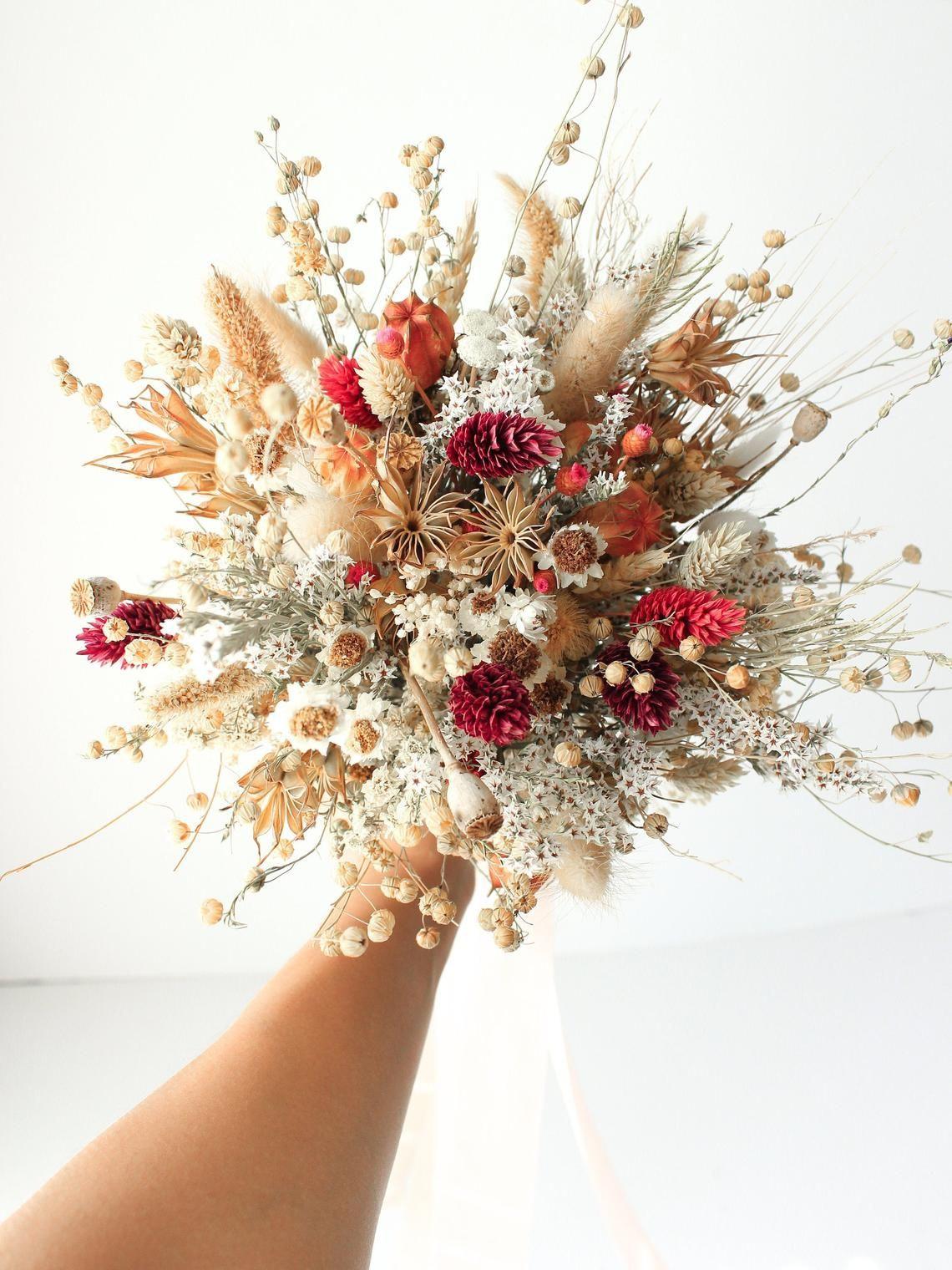 29 Wildflower Bouquet Ideas for Whimsical Brides - hitched.co.uk
