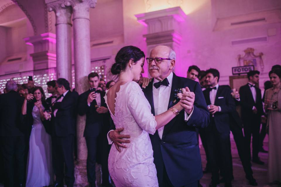 father and daughter dancing at her wedding
