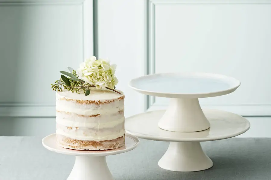 https://cdn0.hitched.co.uk/article/9559/3_2/1280/jpg/79559-9-porcelain-cake-stand.webp