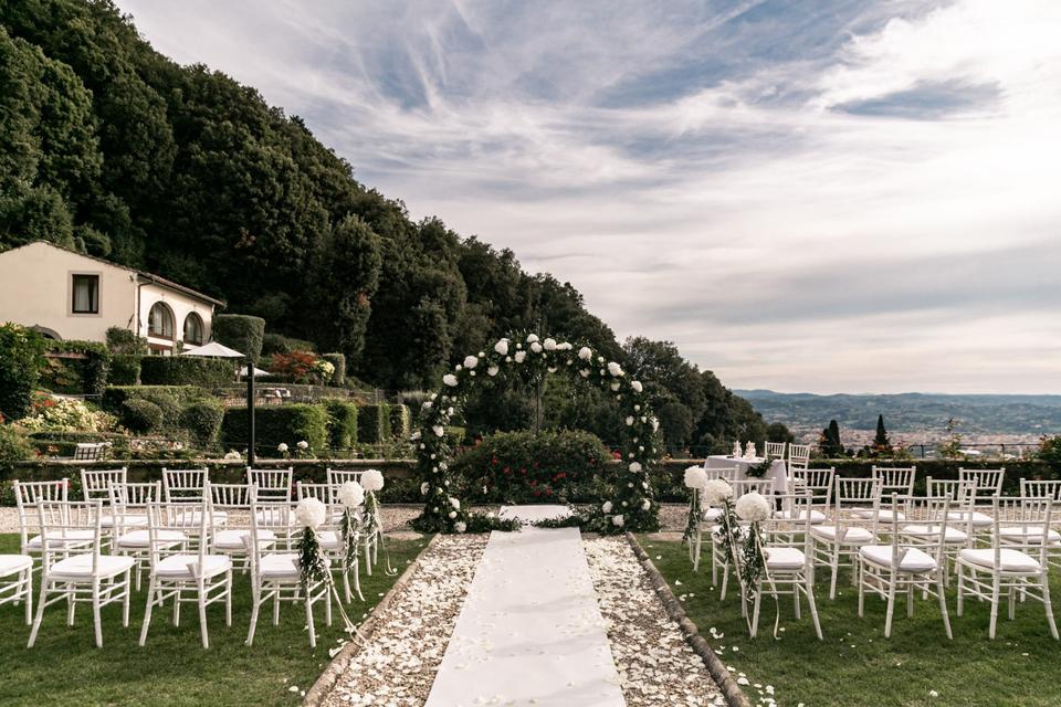 A Glamorous, Fairytale Italian Wedding At The Belmond Villa San Michele ...