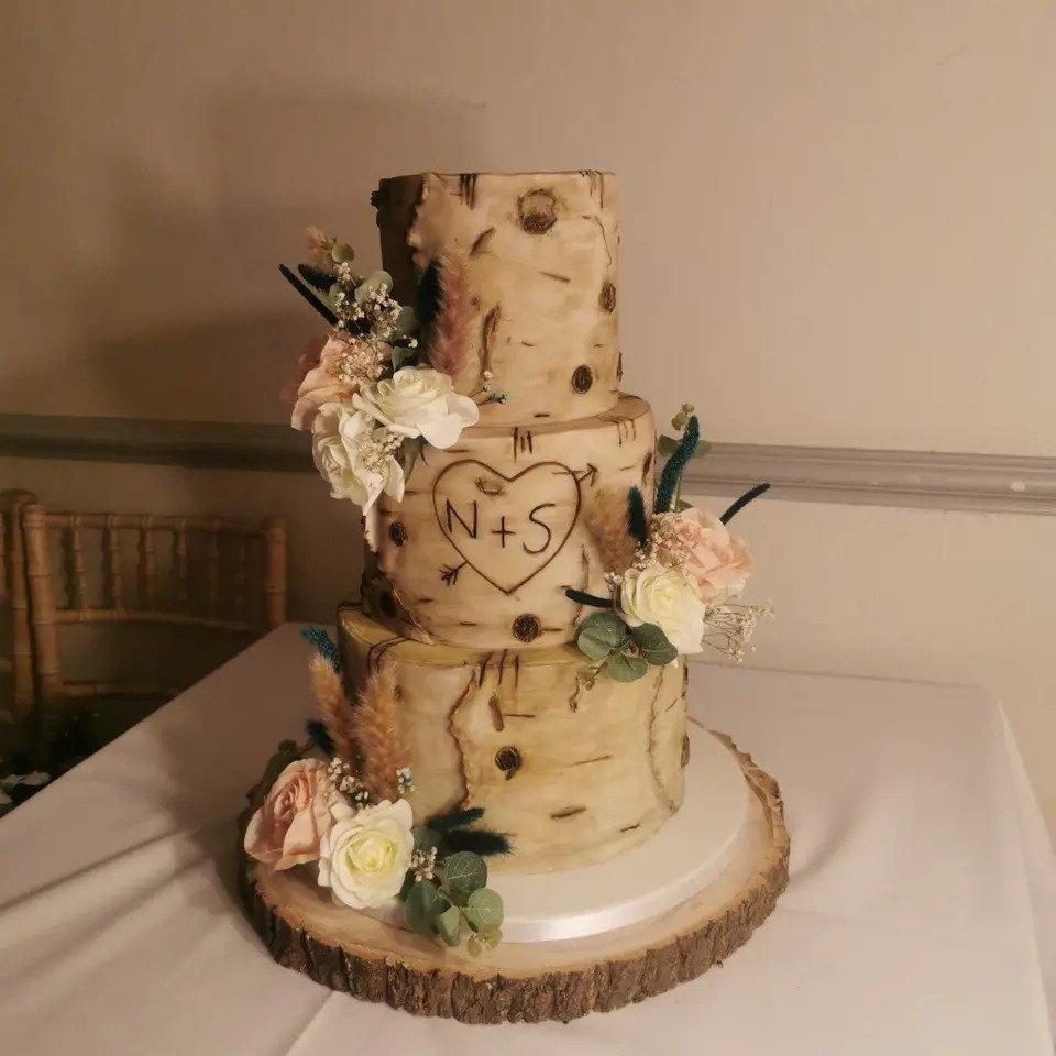 Charming 3 Tier Wedding Cake - Happie Returns