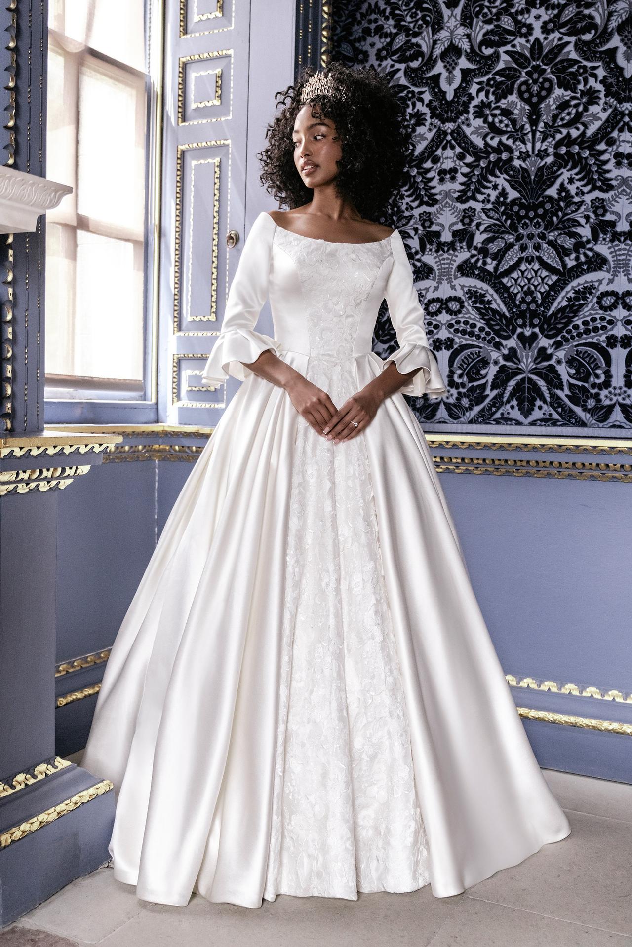 Best Wedding Dress For Large Bust Small Waist  Allure bridal, Petite  wedding dress, Long sleeve mermaid wedding dress