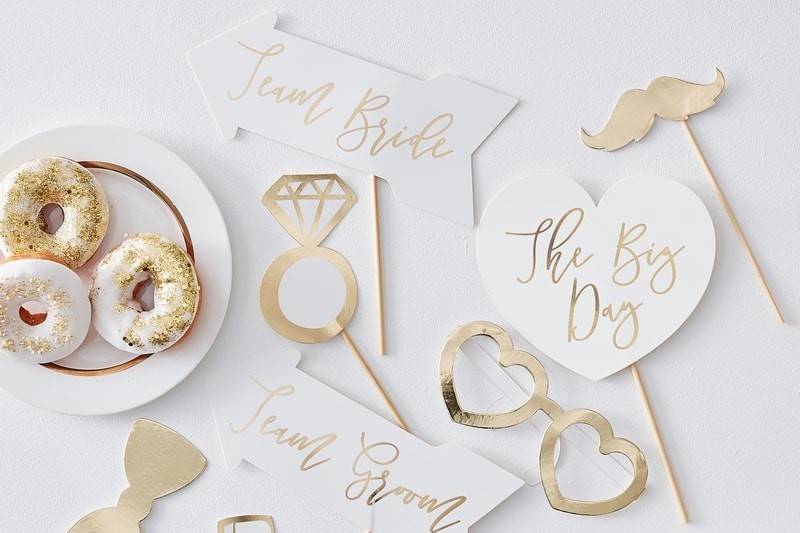 17 Wedding Photo Booth Props Your Guests Will Love