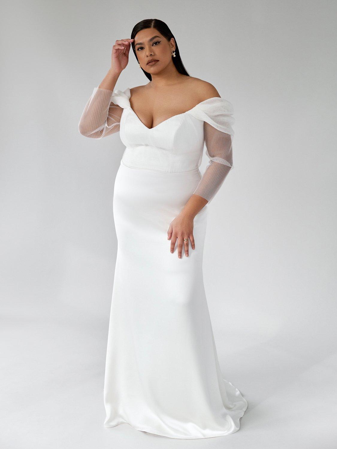 lide konstruktion eksotisk 31 Plus Size Wedding Dress and Curvy Bridal Gowns - hitched.co.uk -  hitched.co.uk