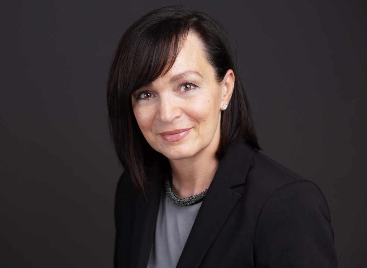 Lorraine_headshot-1-aa608ee-scaled
