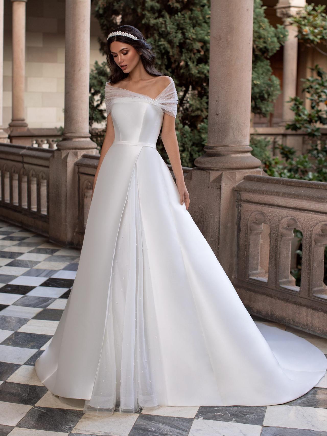Vintage-Inspired Bridal Gowns for the Winter Bride - Bellatory