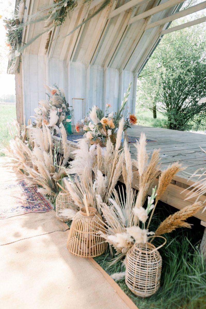 Why Dried Wedding Flowers Make The Coolest Wedding Décor hitched.co.uk