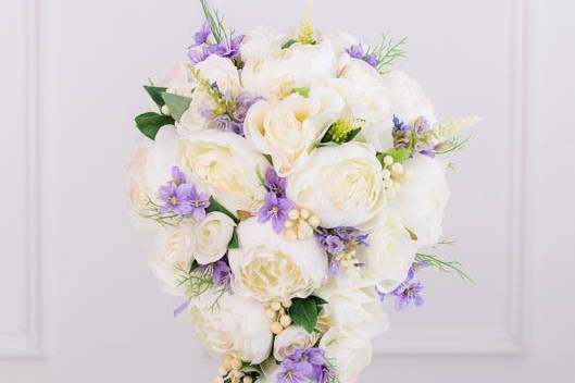 Cascading Bouquets: Trailing Flowers That Are Out of This World