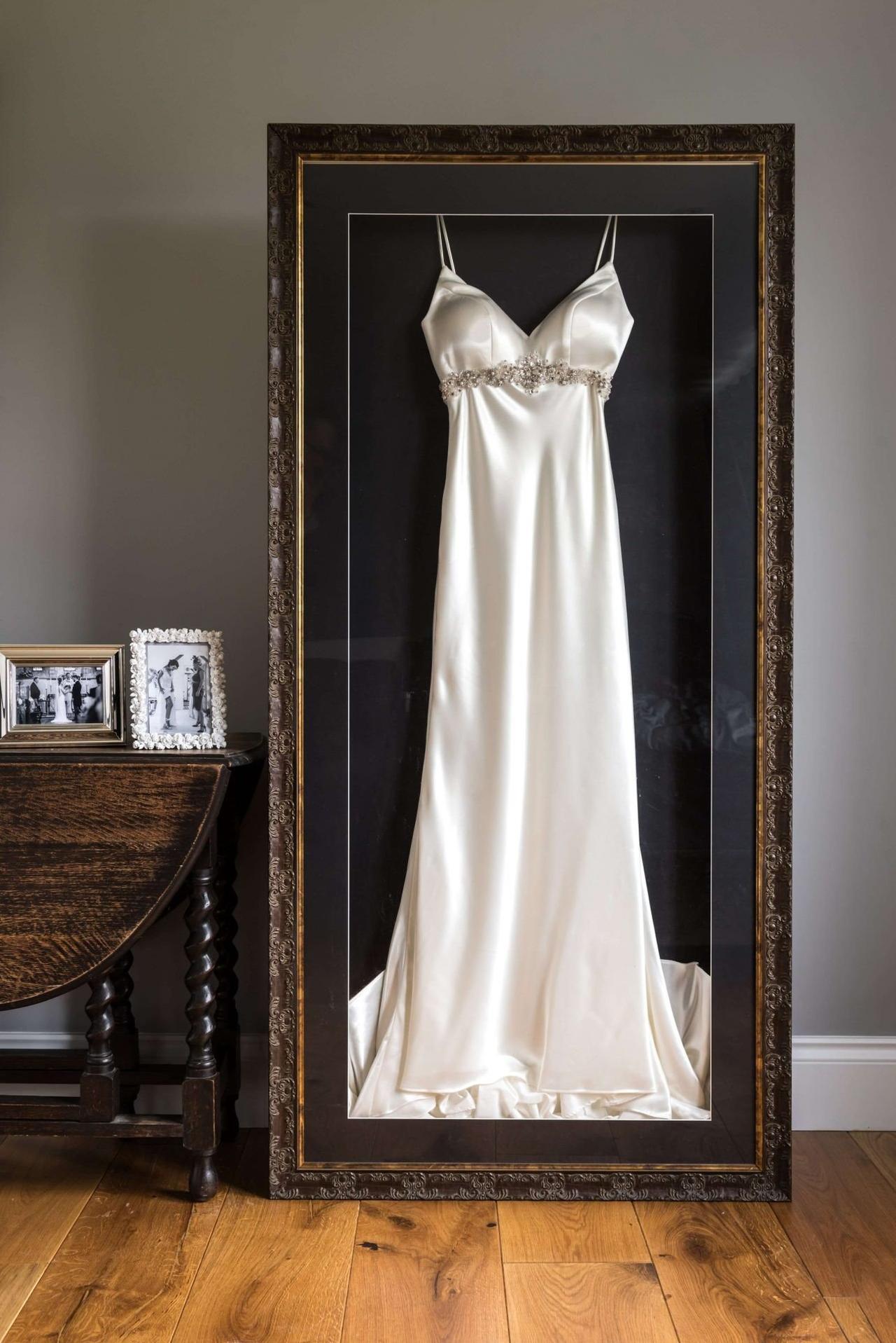 Wedding dress outlet display frame