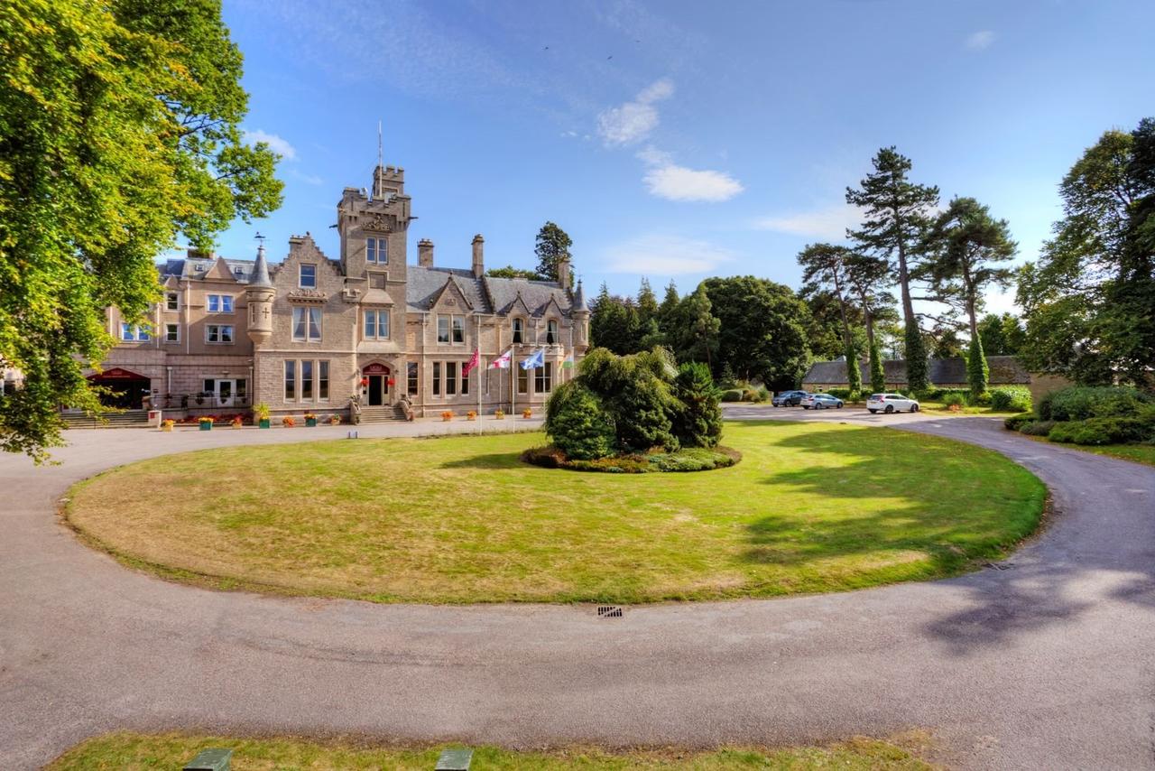 Exterior of a country house hotel wedding venue with sweeping driveway