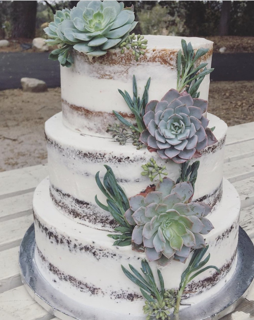 30 Ways to Decorate a Plain Wedding Cake