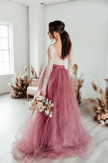 How to Shop &amp; Try on Wedding Dresses &amp; Bridesmaid Dresses from Home