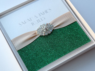 Glittery Wedding Stationery: 19 Sparkling Designs