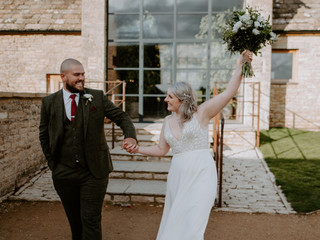 Sops & Sam's Rustic Barn Wedding with Plenty of Pizza & Beer
