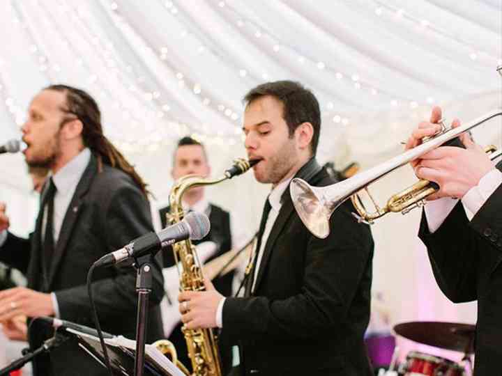 Choosing Your Wedding Band Or Dj 2014 Wedding Tips Videography Cinematography Wedding Films Modern