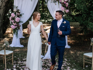 An Intimate Destination Wedding in Gdańsk, Poland, with Cake on the Beach