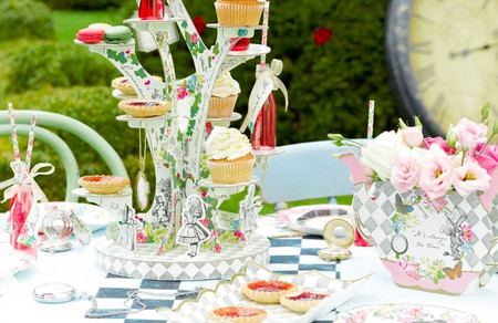 35 Whimsical Alice in Wonderland Wedding Ideas