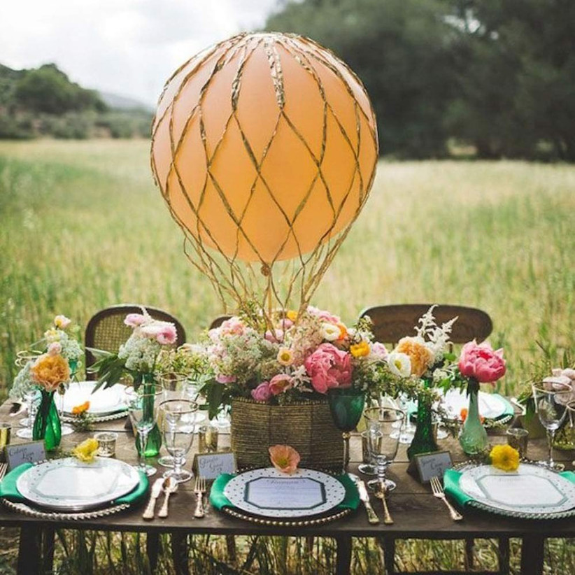 15 Amazing Wedding Balloon Ideas, How To Make A Hot Air Balloon Table Centerpiece