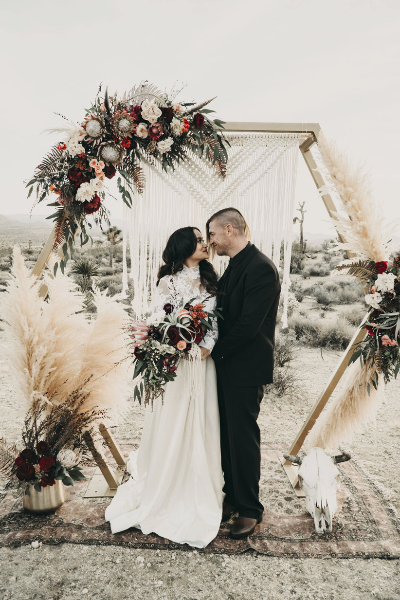 Why Dried Wedding Flowers Make The Coolest Wedding Décor